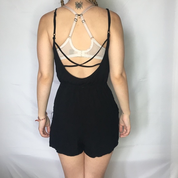 💘 H&M Light Flowy Romper💘 - Picture 2 of 8